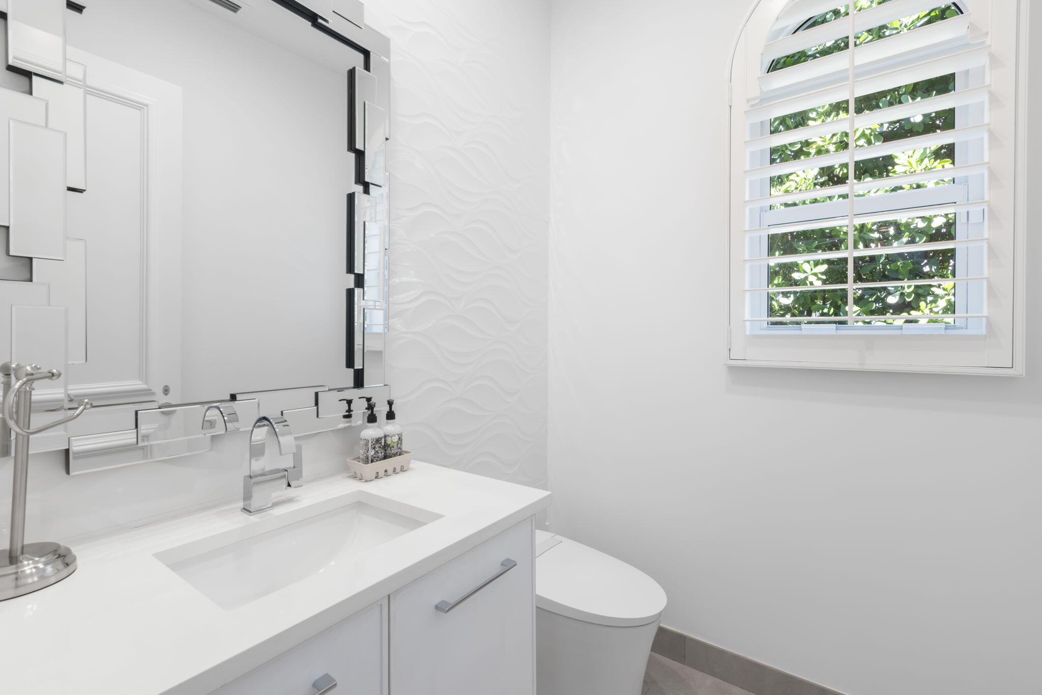 5 Beachway North Ocean Ridge, FL 33435 - Photo 19 of 60 Powder Room