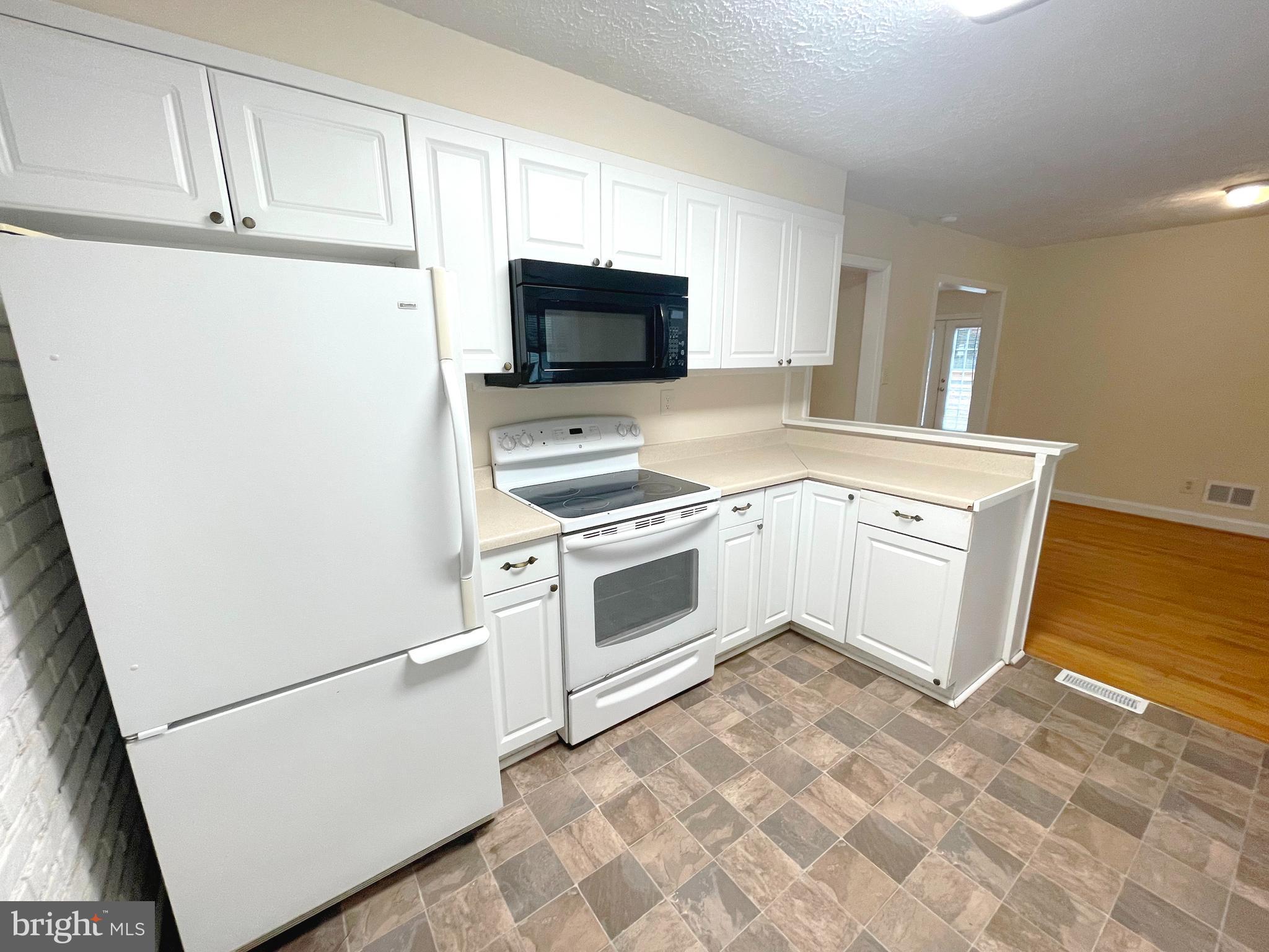 3894 Old Washington Road Waldorf, MD 20602 - Photo 10 of 26 Kitchen