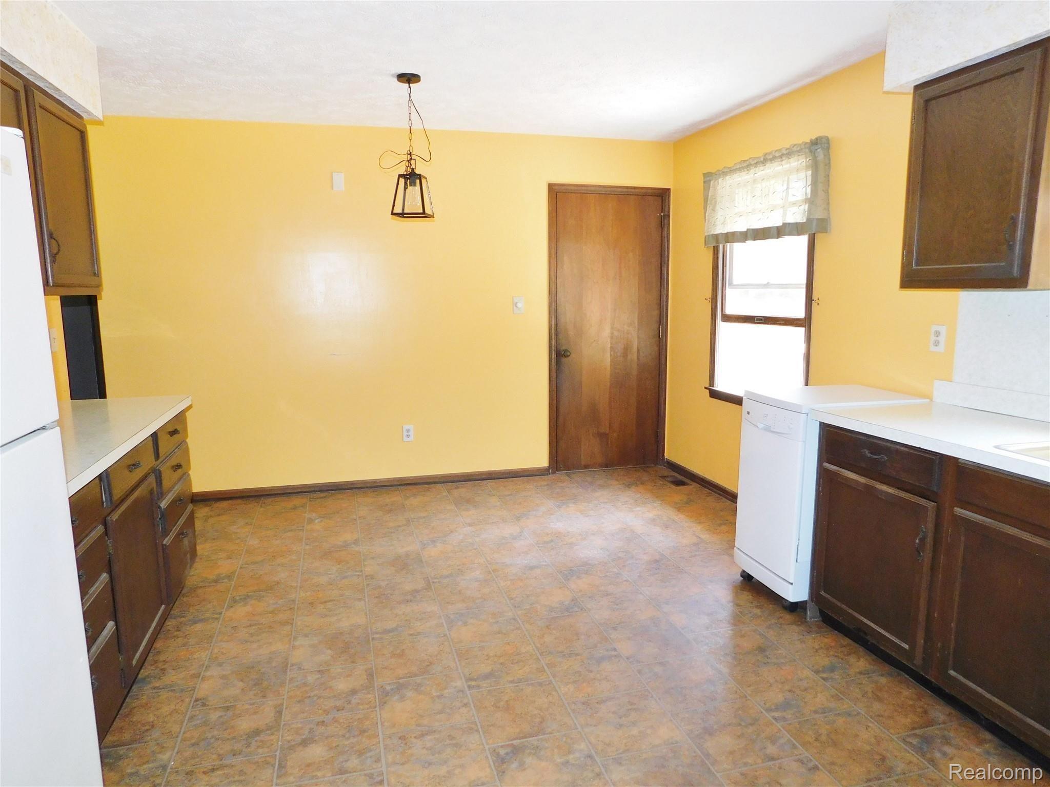 11233 Chase Lake Road Fowlerville, MI 48836 - Photo 5 of 19 DSCN0017.JPG
