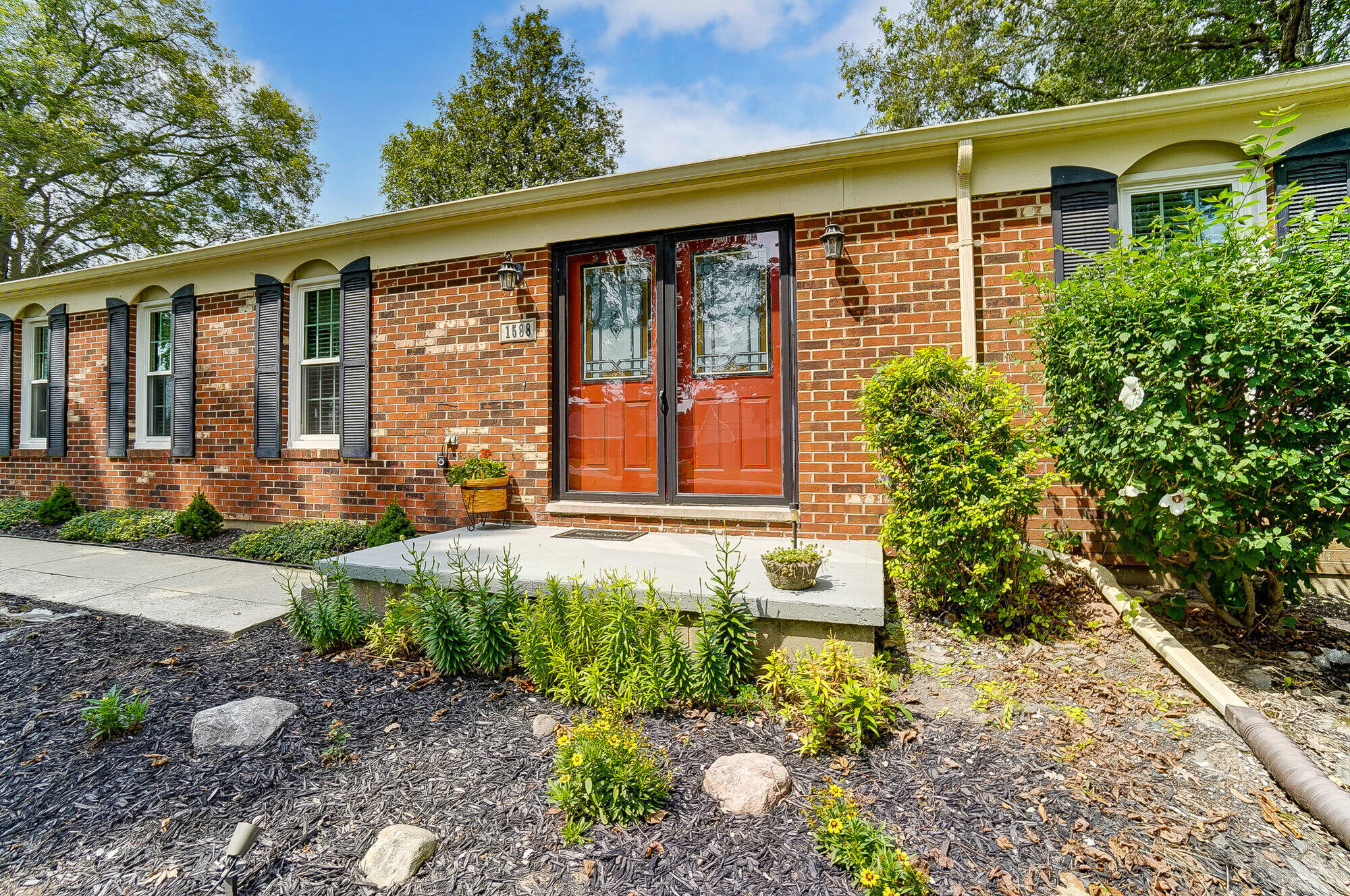 1588 Willow Road Springfield, OH 45502 - Photo 4 of 53