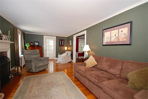 25 Bow Road Newton, MA 02459 - Photo 5 of 16