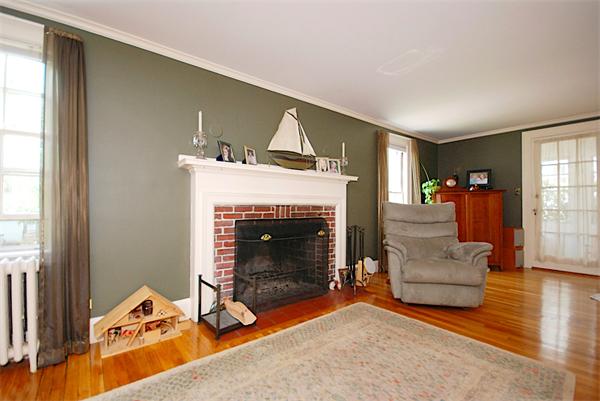25 Bow Road Newton, MA 02459 - Photo 6 of 16