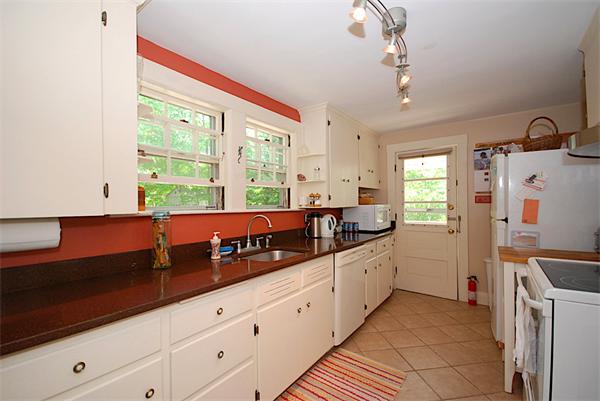 25 Bow Road Newton, MA 02459 - Photo 10 of 16