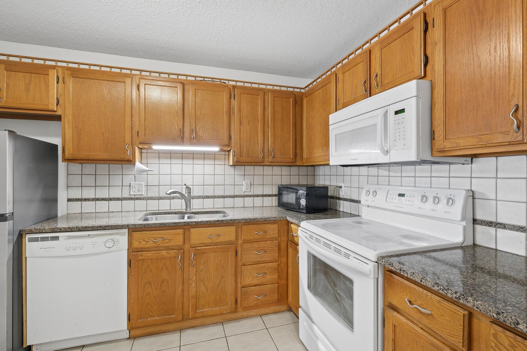 500 County B Road West, Unit 111 Roseville, MN 55113 - Photo 9 of 25