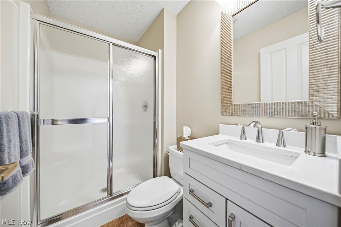 471 Medway Road Highland Heights, OH 44143 - Photo 15 of 50 Updated Full Bath Main Level