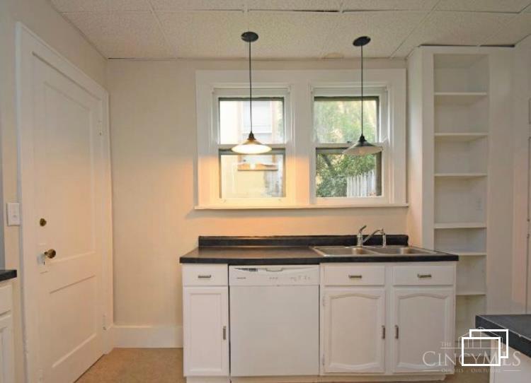 705 Riddle Road Cincinnati, OH 45220 - Photo 6 of 13