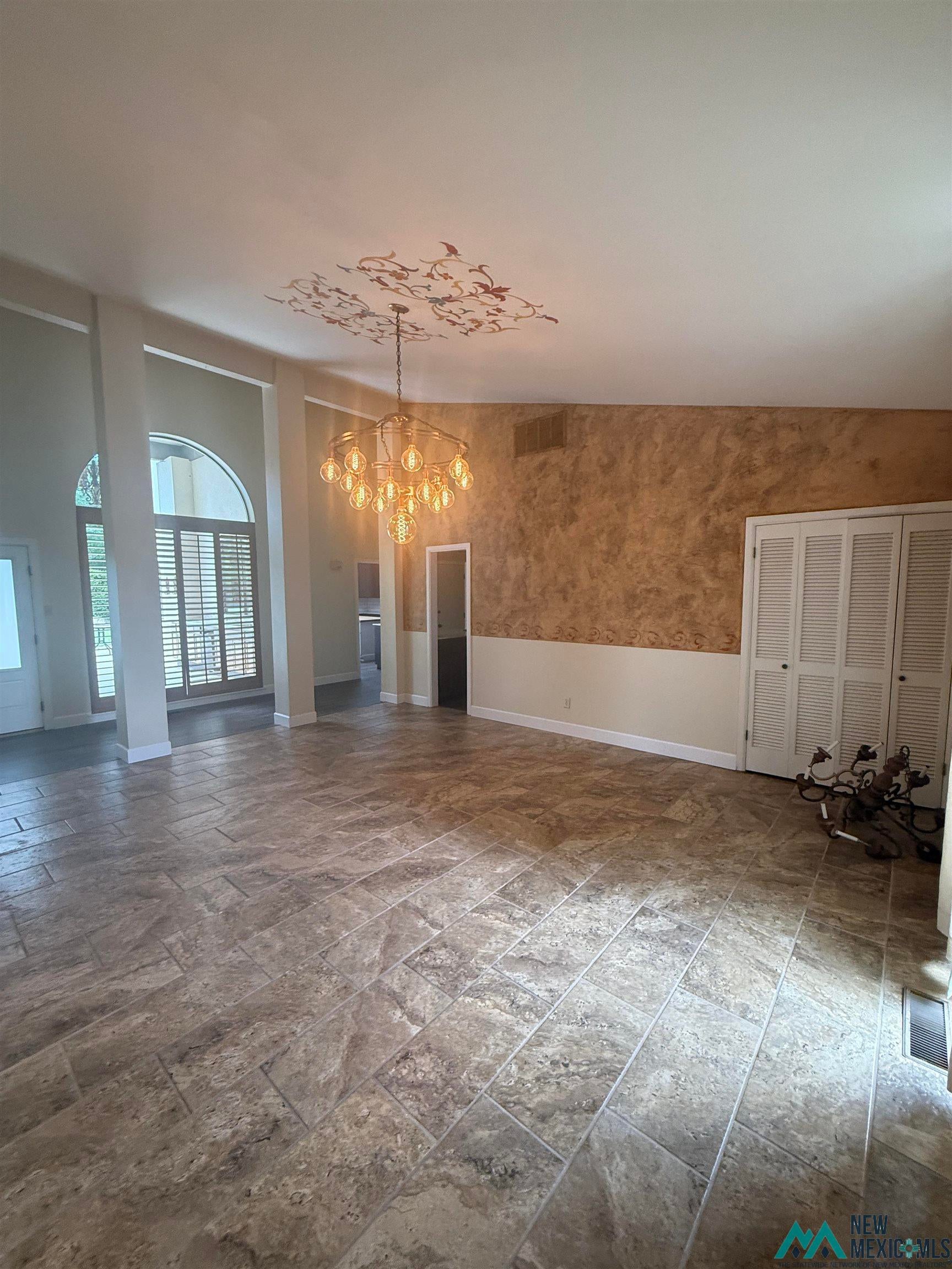 1111 West Country Road Roswell, NM 88201 - Photo 5 of 41 Spacious interior featuring large format floor tiling and a decorative ceiling medallion