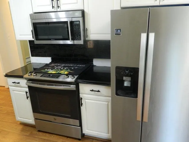 $2,200 | 26150 Barbados Road, Farmington, MI 48334