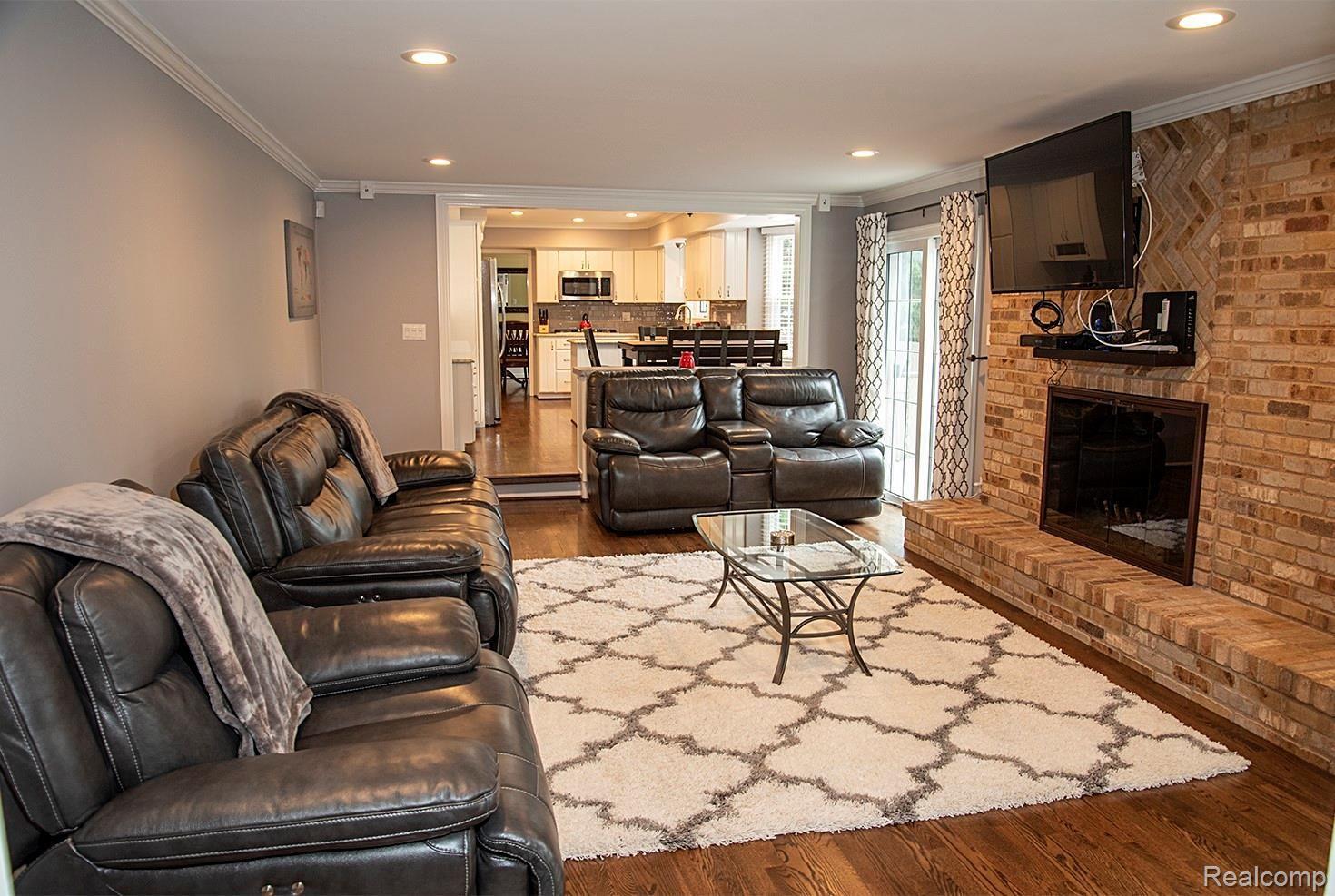 35897 Charter Crest Road Farmington, MI 48335 - Photo 12 of 26 Family Room
