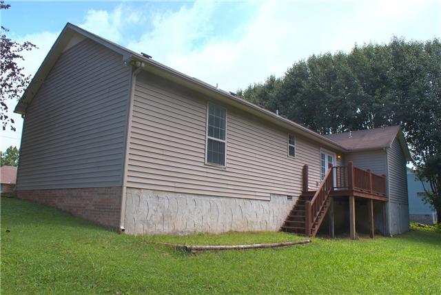 291 Rivendell Road Woodbury, TN 37190 - Photo 2 of 12 Rear of home with deck.