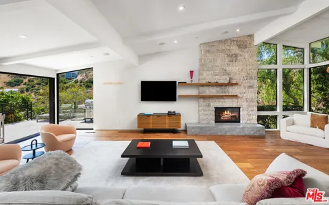 $3,995,000 | 3764 Las Flores Canyon Road, Malibu, CA 90265