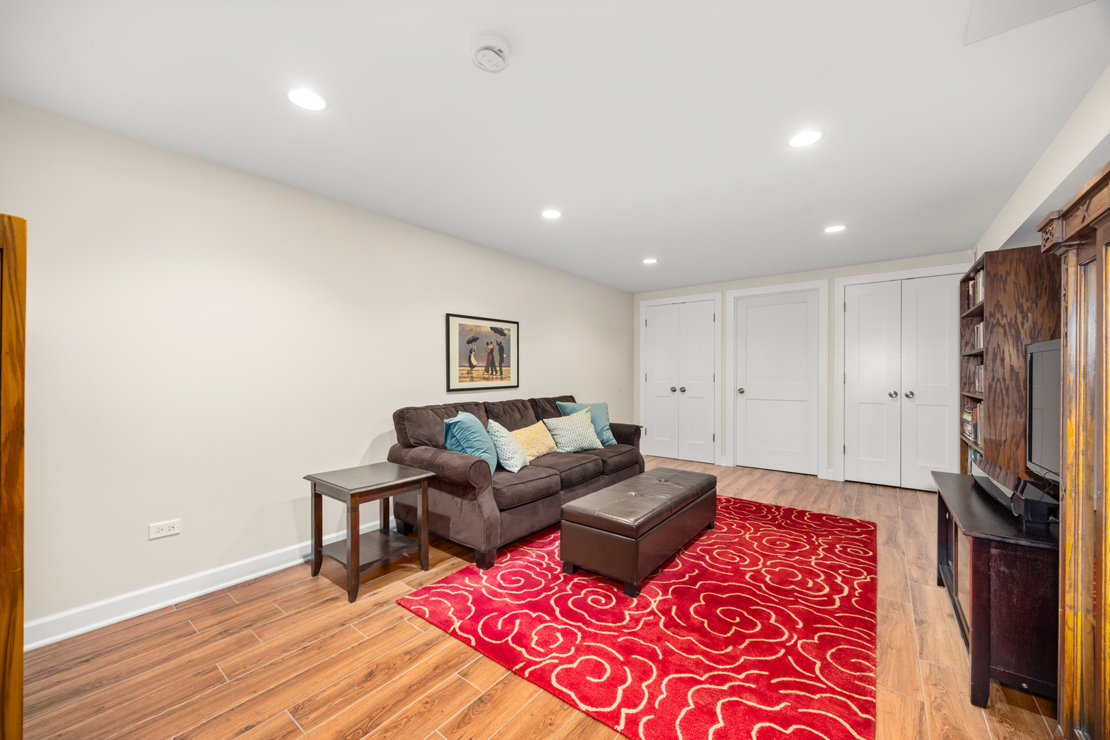 715 Smoke Tree Road Deerfield, IL 60015 - Photo 27 of 41 a living room with furniture and a flat screen tv