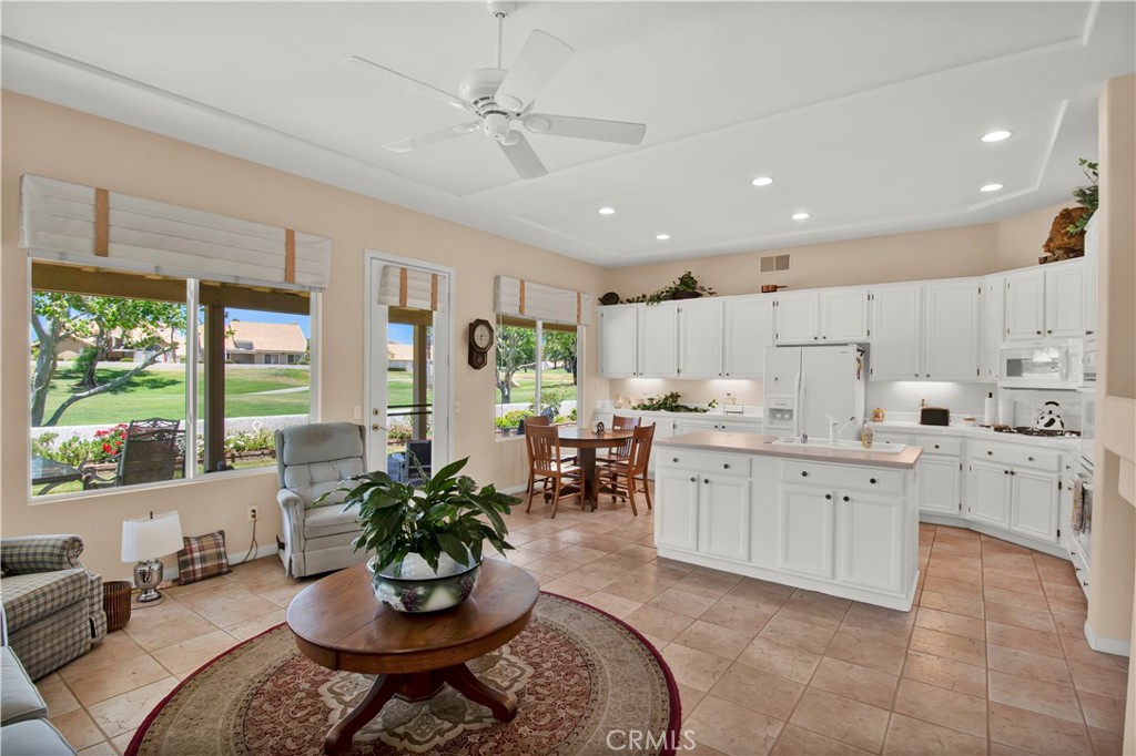 1287 Riviera Avenue Banning, CA 92220 - Photo 13 of 51 Family Room / Kitchen