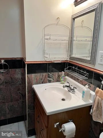 $2,100 | 906 Arch Street, Philadelphia, PA 19107