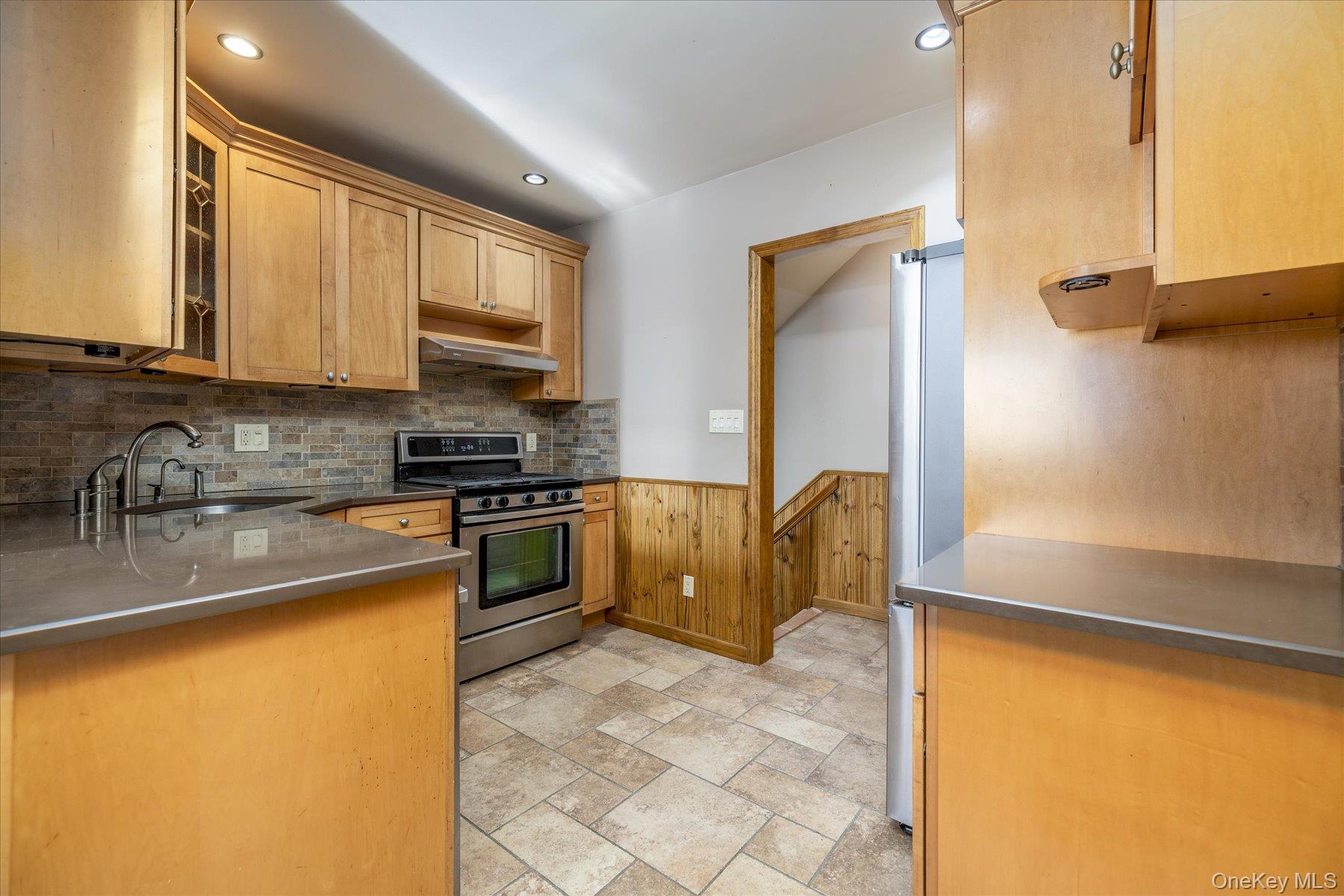 560 Stowe Avenue Baldwin, NY 11510 - Photo 10 of 25