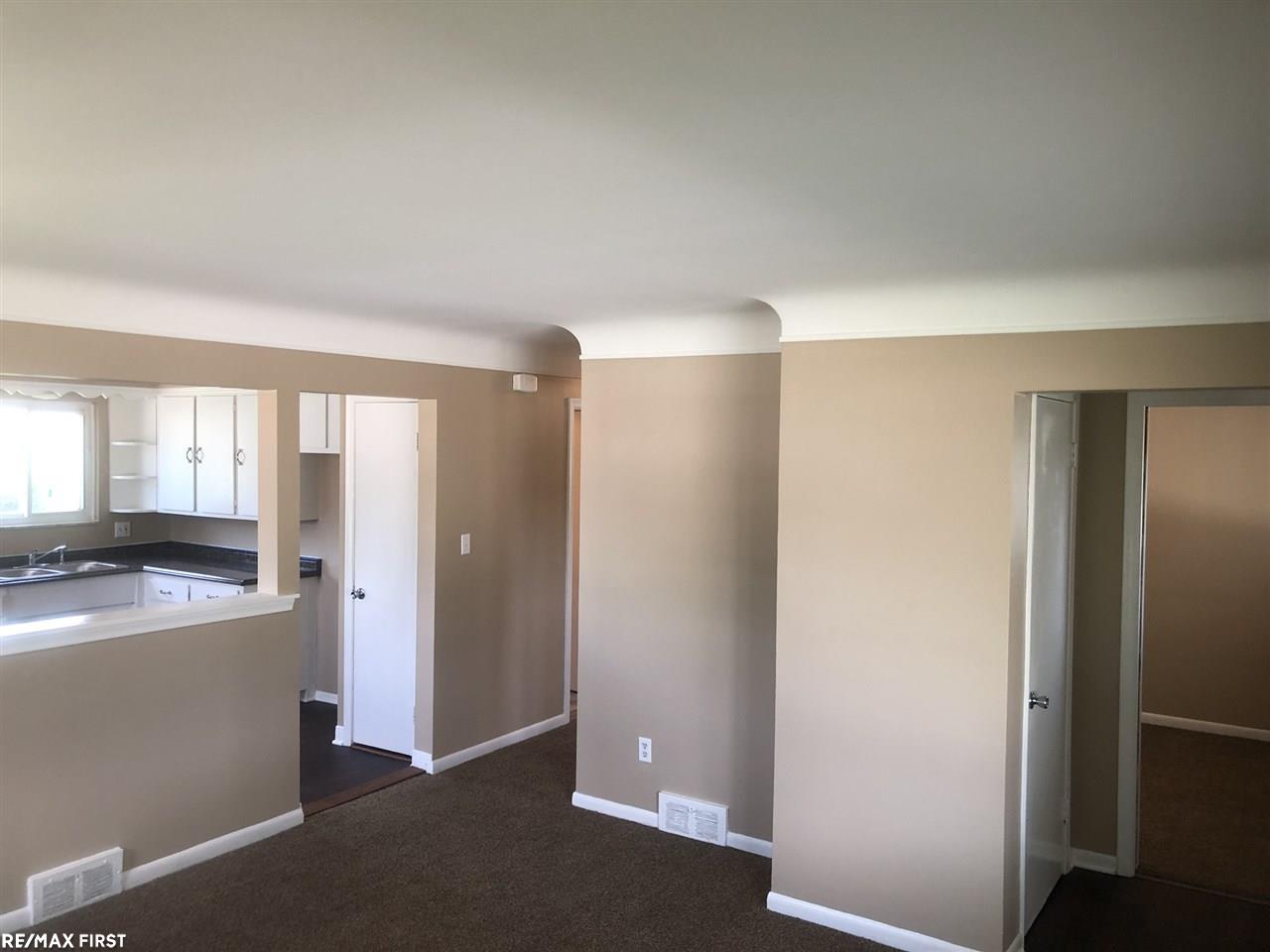 24960 Roxana Avenue Eastpointe, MI 48021 - Photo 8 of 17 31385511-7.JPG
