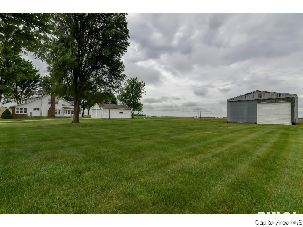 13933 North Pawnee Road Pawnee, IL 62558 - Photo 3 of 36
