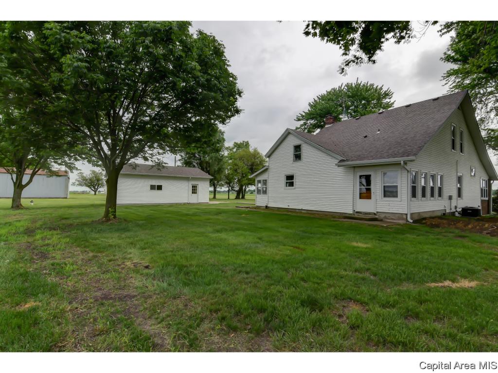 13933 North Pawnee Road Pawnee, IL 62558 - Photo 5 of 36