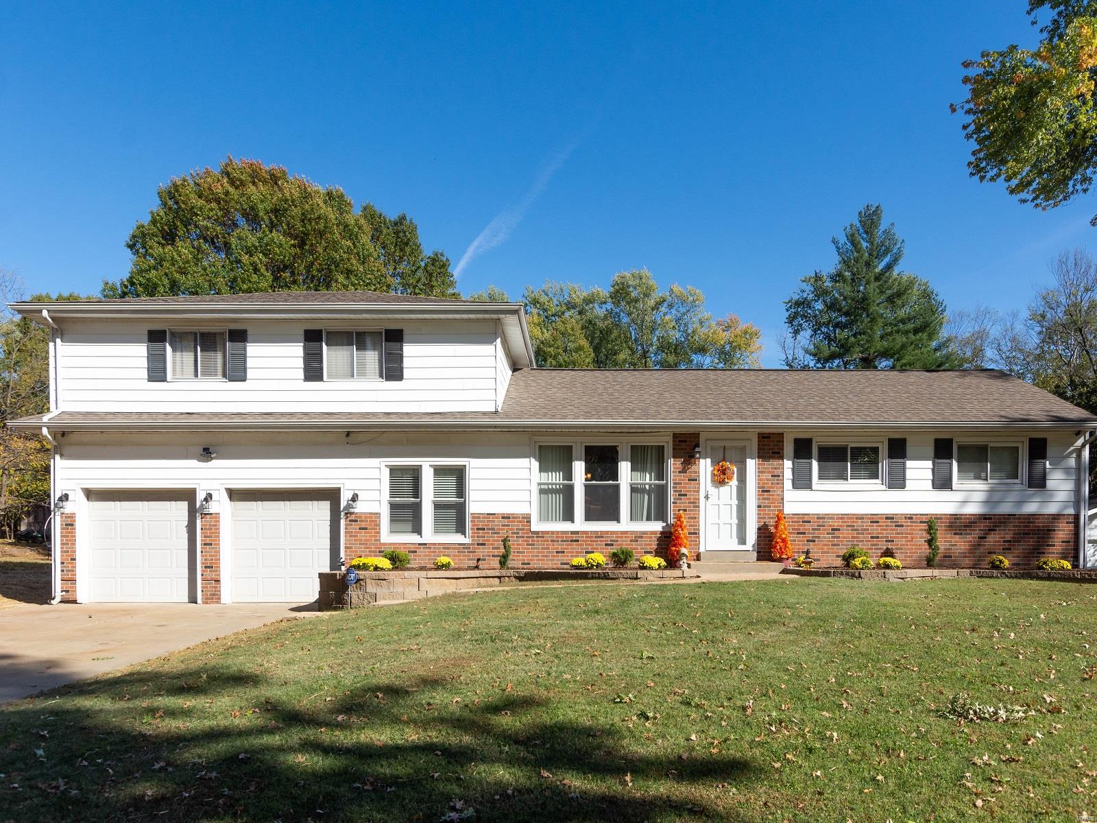 116 Applegate Lane Ballwin, MO 63011 - Photo 1 of 19 Gallery Image 1