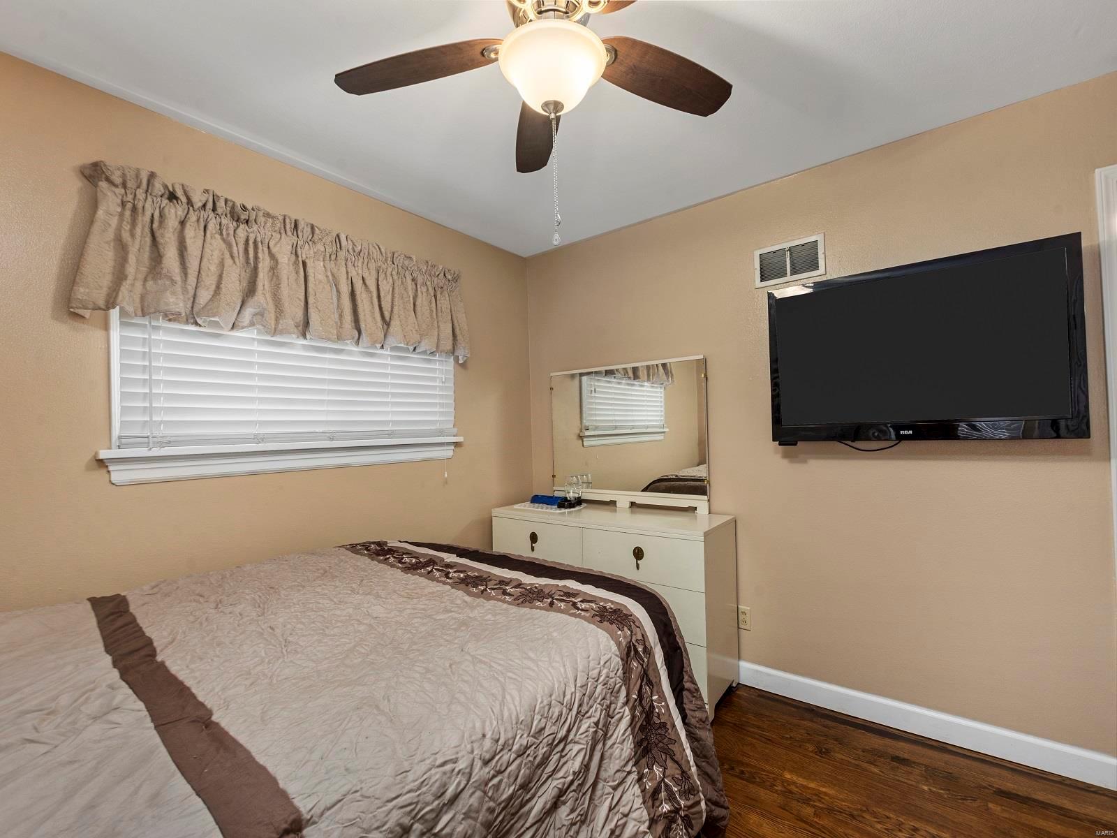 116 Applegate Lane Ballwin, MO 63011 - Photo 8 of 19 Gallery Image 8