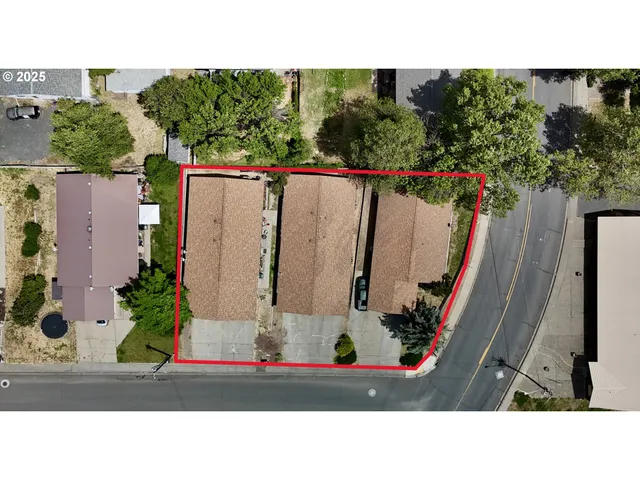 a black and white photo of a room