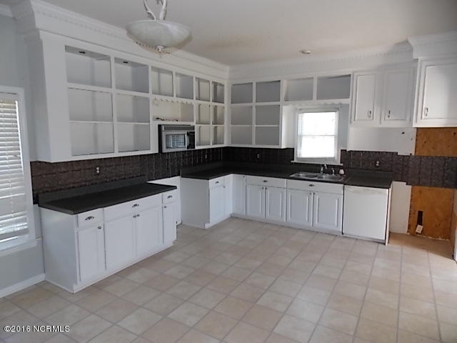 1309 Girl Scout Road Kinston, NC 28501 - Photo 4 of 13 Kitchen