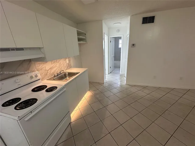 $1,695 | 7841 Johnson Street, Unit 102, Pembroke Pines, FL 33024