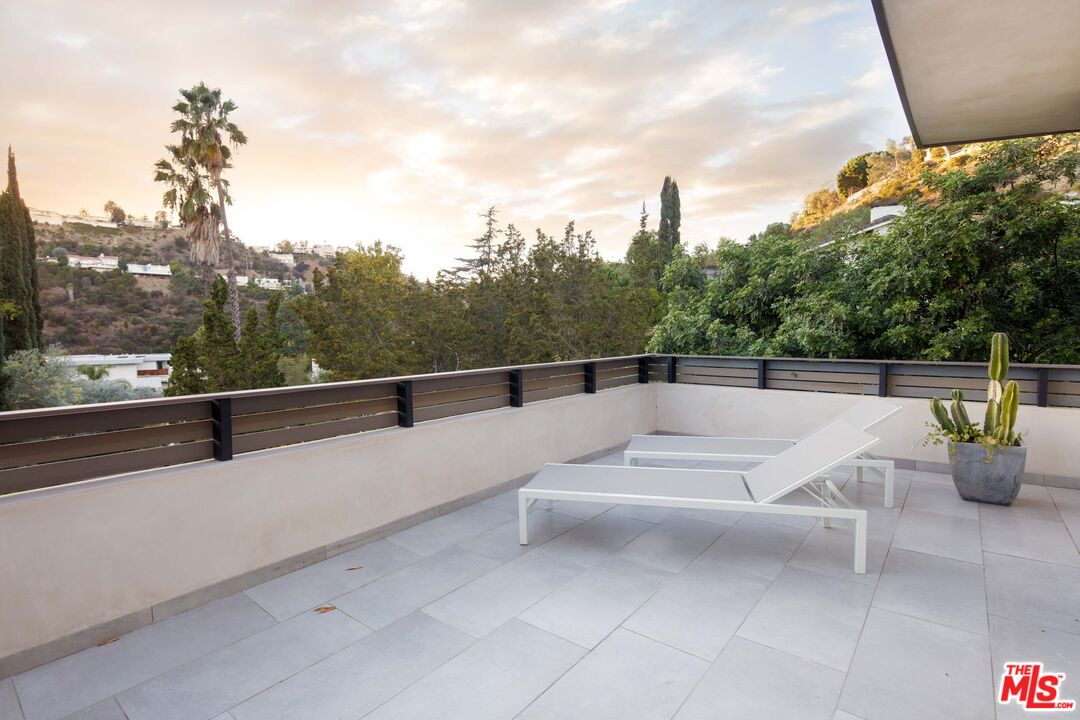 7500 Devista Drive Los Angeles, CA 90046 - Photo 33 of 41 a view of terrace with seating space