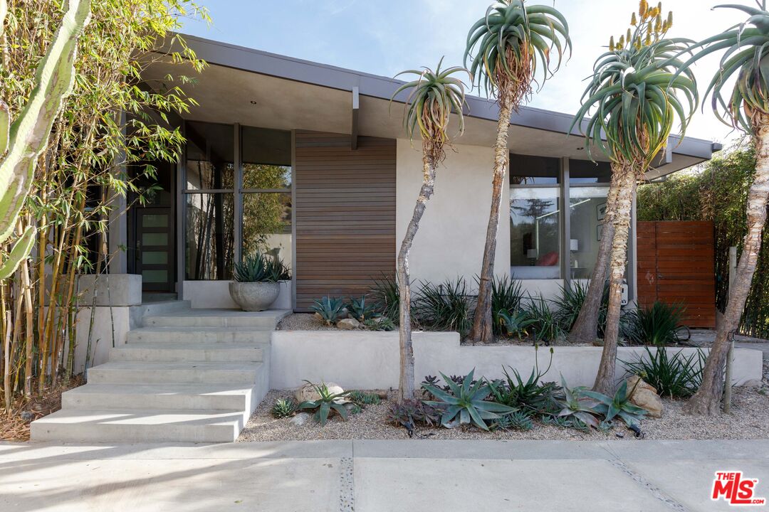 7500 Devista Drive Los Angeles, CA 90046 - Photo 6 of 41 a front view of a house