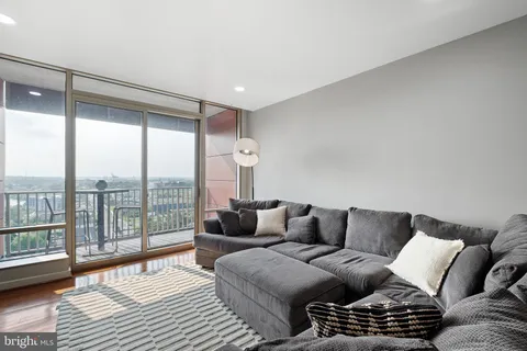 $245,000 | 105 Christina Landing Drive, Unit 1504, Wilmington, DE 19801