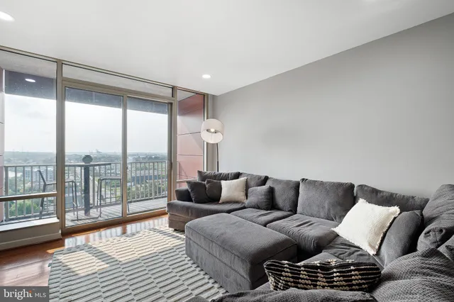 $245,000 | 105 Christina Landing Drive, Unit 1504, Wilmington, DE 19801