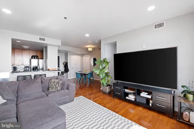 $245,000 | 105 Christina Landing Drive, Unit 1504, Wilmington, DE 19801