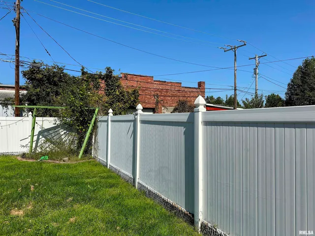 $139,900 | 404 East 5th Street, Johnston City, IL 62951