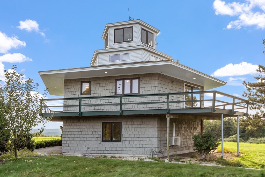 36 Osgood Road Sterling, MA 01564 - Photo 35 of 40 a front view of a house with garden