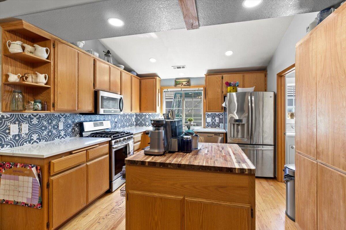 830 Amanda Way Central Point, OR 97502 - Photo 10 of 27 11-830 Amanda Way-11