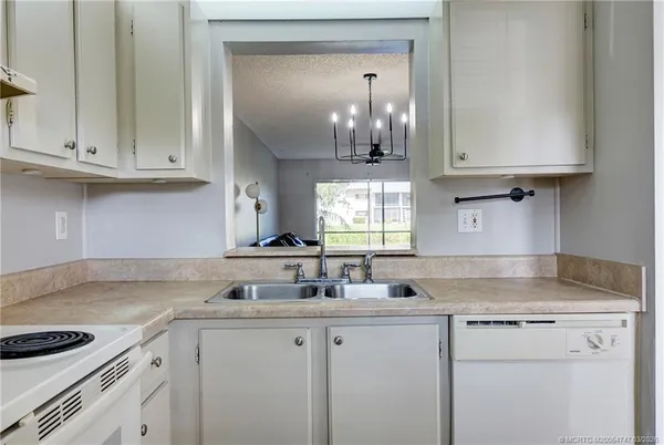 $170,000 | 3051 Southeast Aster Lane, Unit 404, Stuart, FL 34994