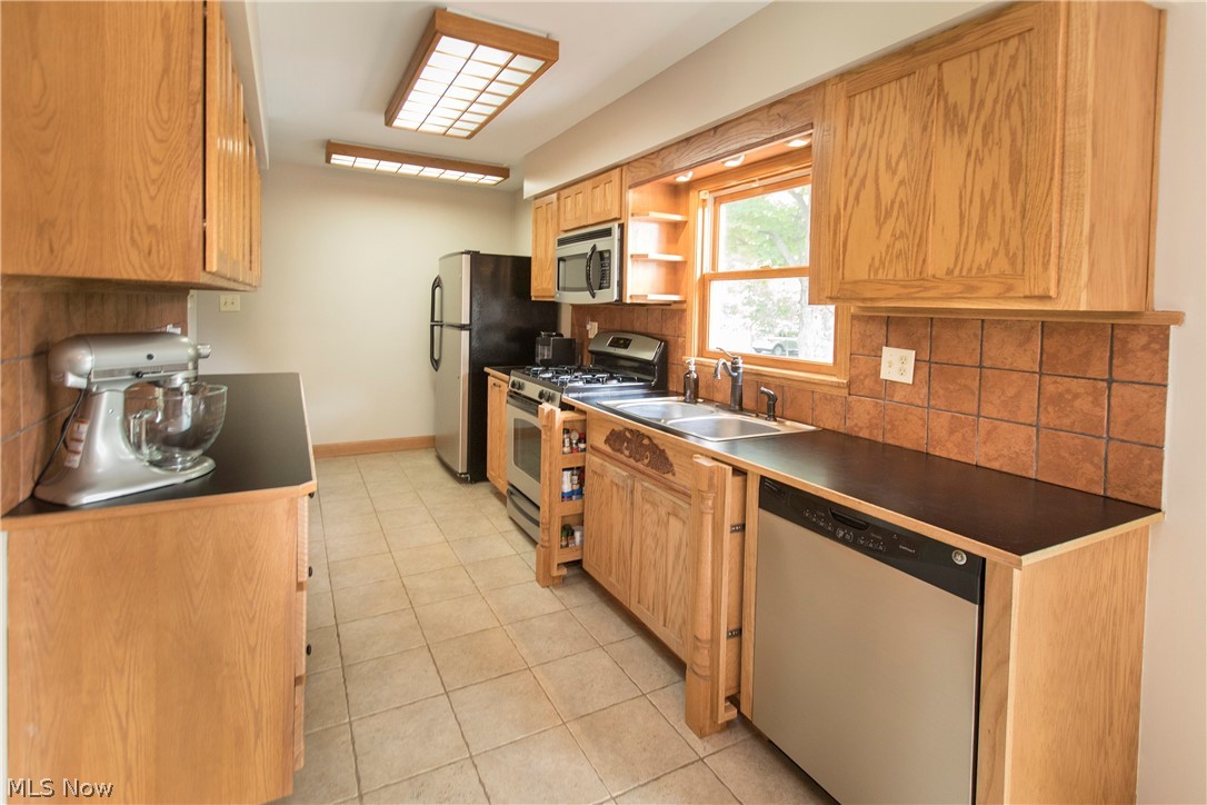 1423 Raleigh Boulevard Akron, OH 44321 - Photo 9 of 24 Gallery Image 9