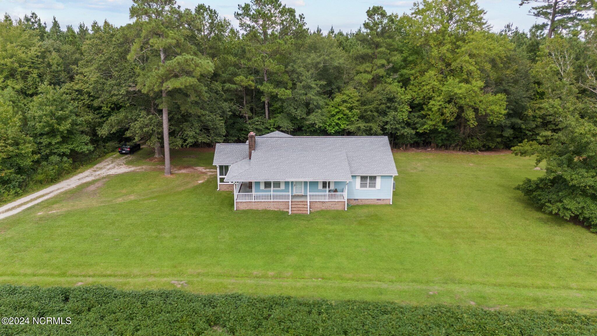 172 Truitt Road New Bern, NC 28560 - Photo 35 of 43 3-web-or-mls-DJI_20240906153742_0227_D