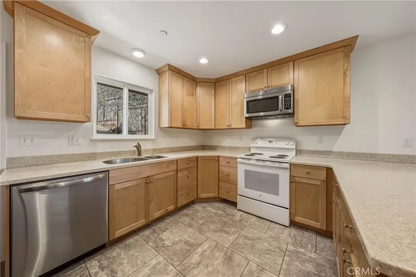 $389,900 | 5585 Sunrise Drive, Kelseyville, CA 95451