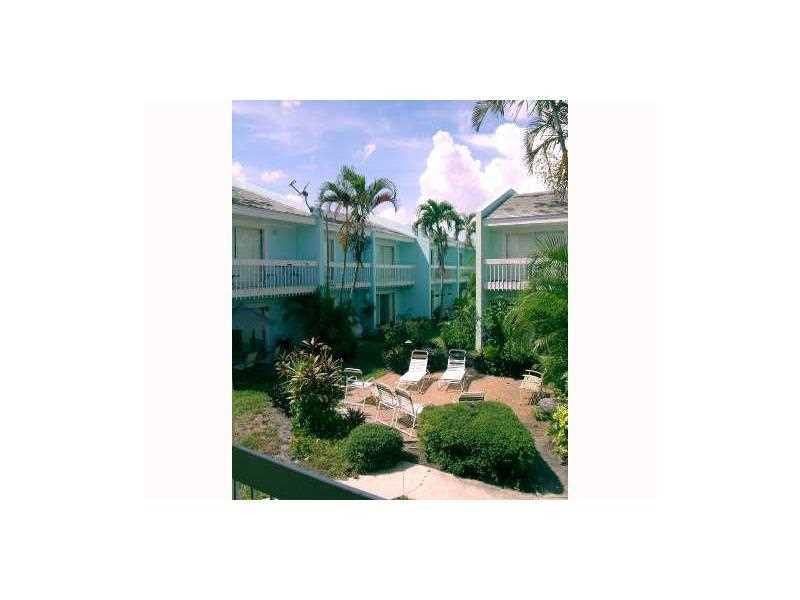 2131 East Sample Road, Unit 3632 Lighthouse Point, FL 33064 - Photo 7 of 9 Exterior Front