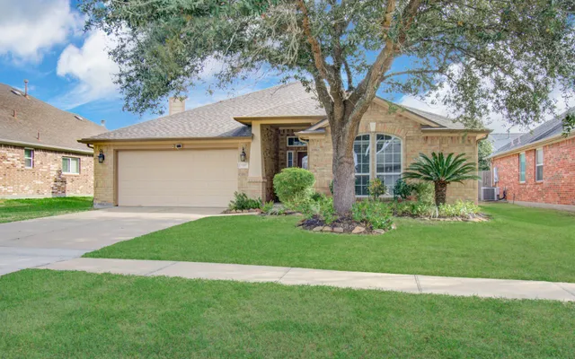 $299,900 | 1805 Foxglove Drive, La Porte, TX 77571