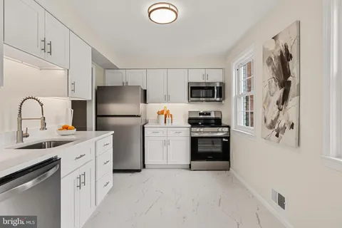 $850,000 | 19 South Abingdon Street, Arlington, VA 22204