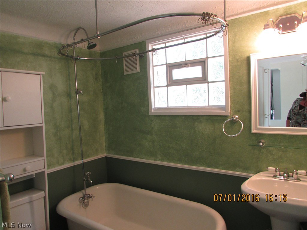 3020 Yorkshire Road Cleveland, OH 44118 - Photo 30 of 35 Gallery Image 30