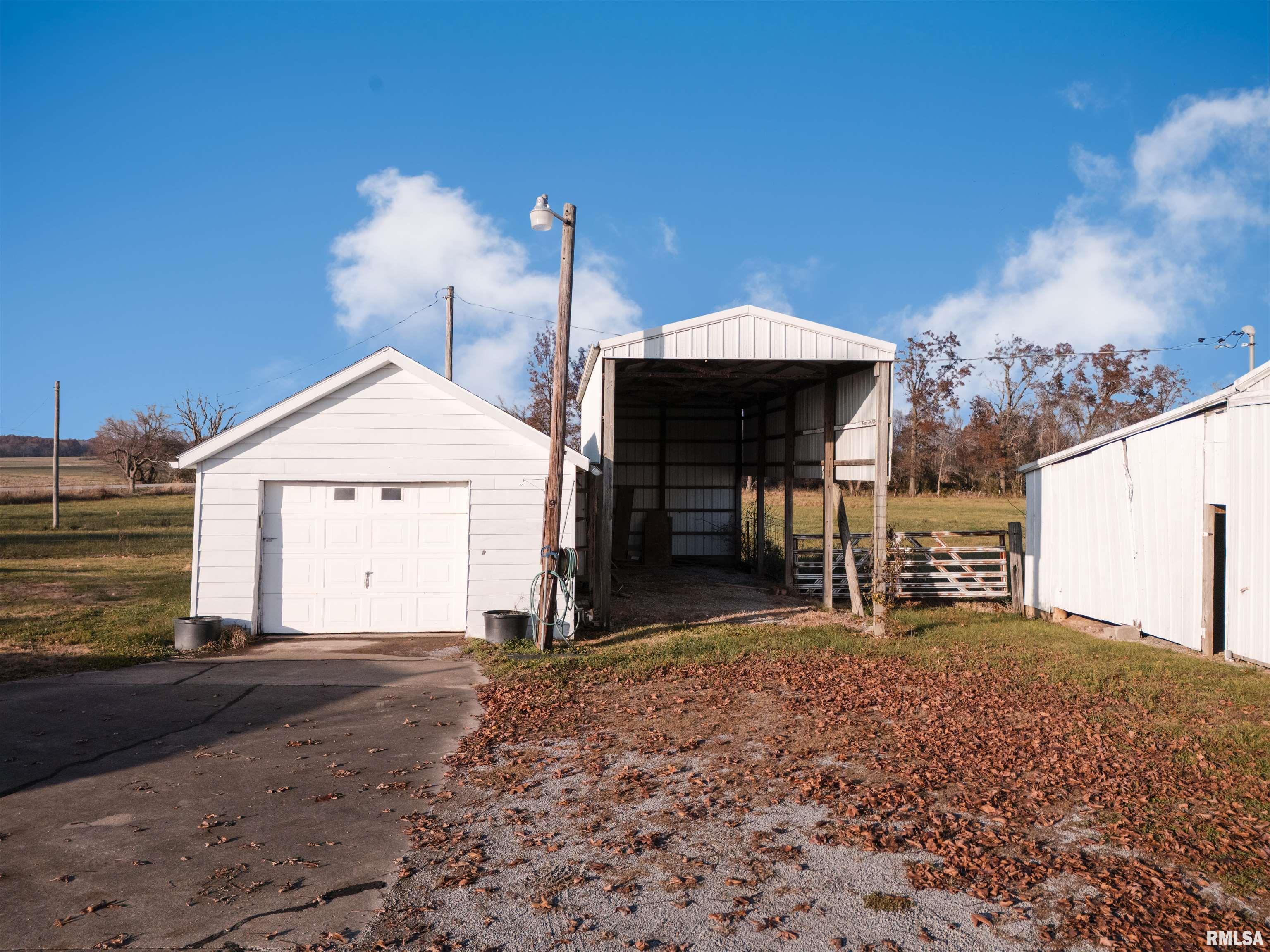 15546 Pittsburg Road Pittsburg, IL 62974 - Photo 27 of 48