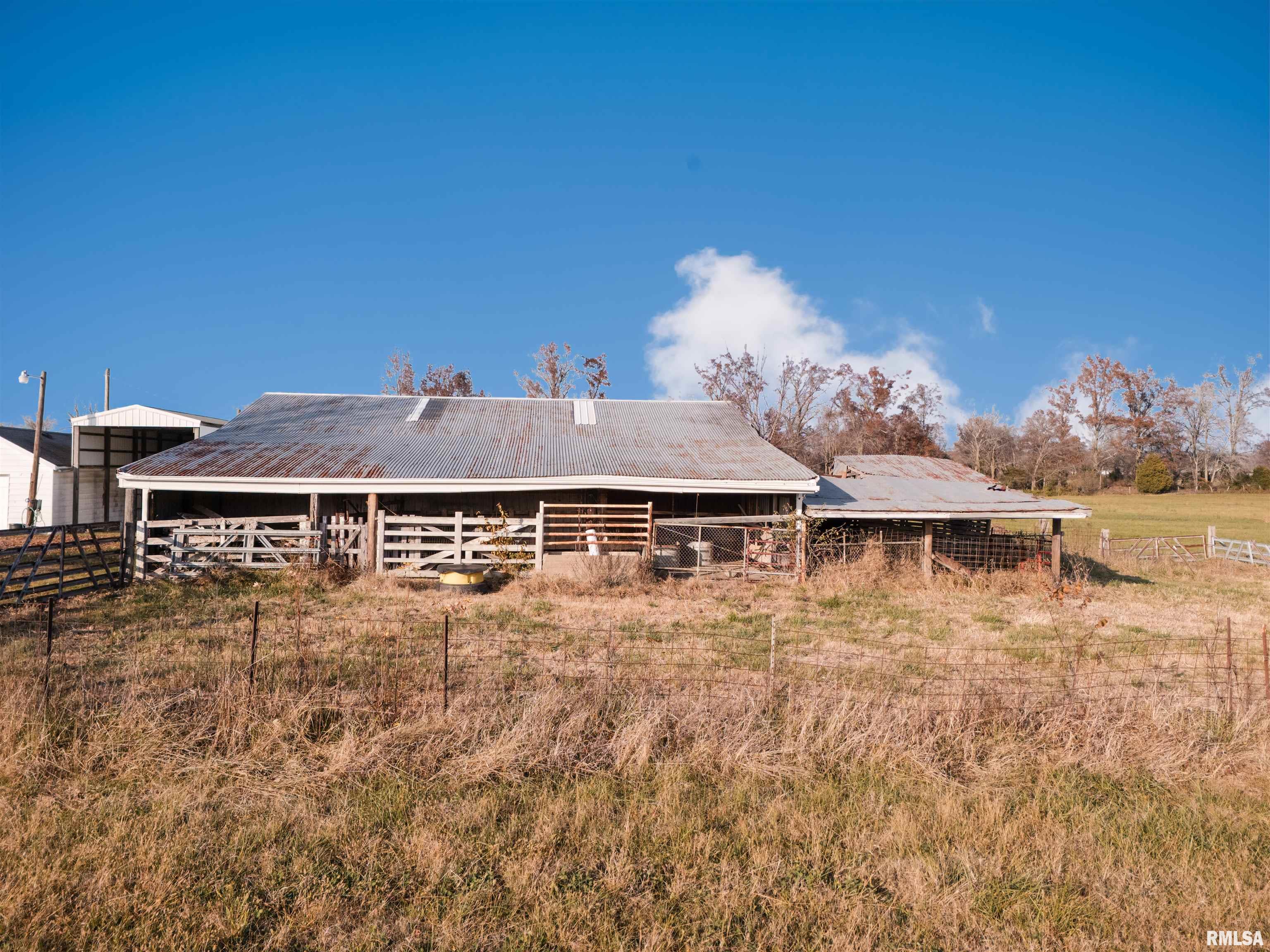 15546 Pittsburg Road Pittsburg, IL 62974 - Photo 32 of 48