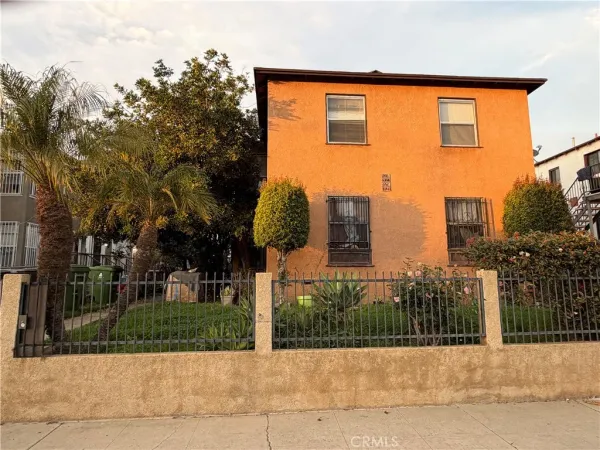 $2,200 | 1925 West 35th Street, Los Angeles, CA 90018