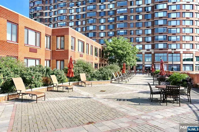 $1,090,000 | 100 Old Palisade Road, Unit PL14, Fort Lee, NJ 07024