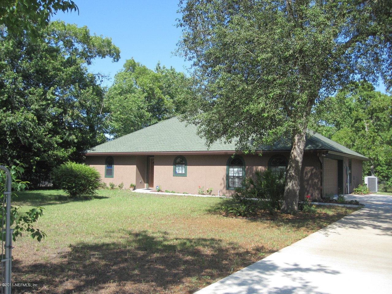 12589 Knotah Road Jacksonville, FL 32258 - Photo 1 of 25 a front view of house with yard and green space