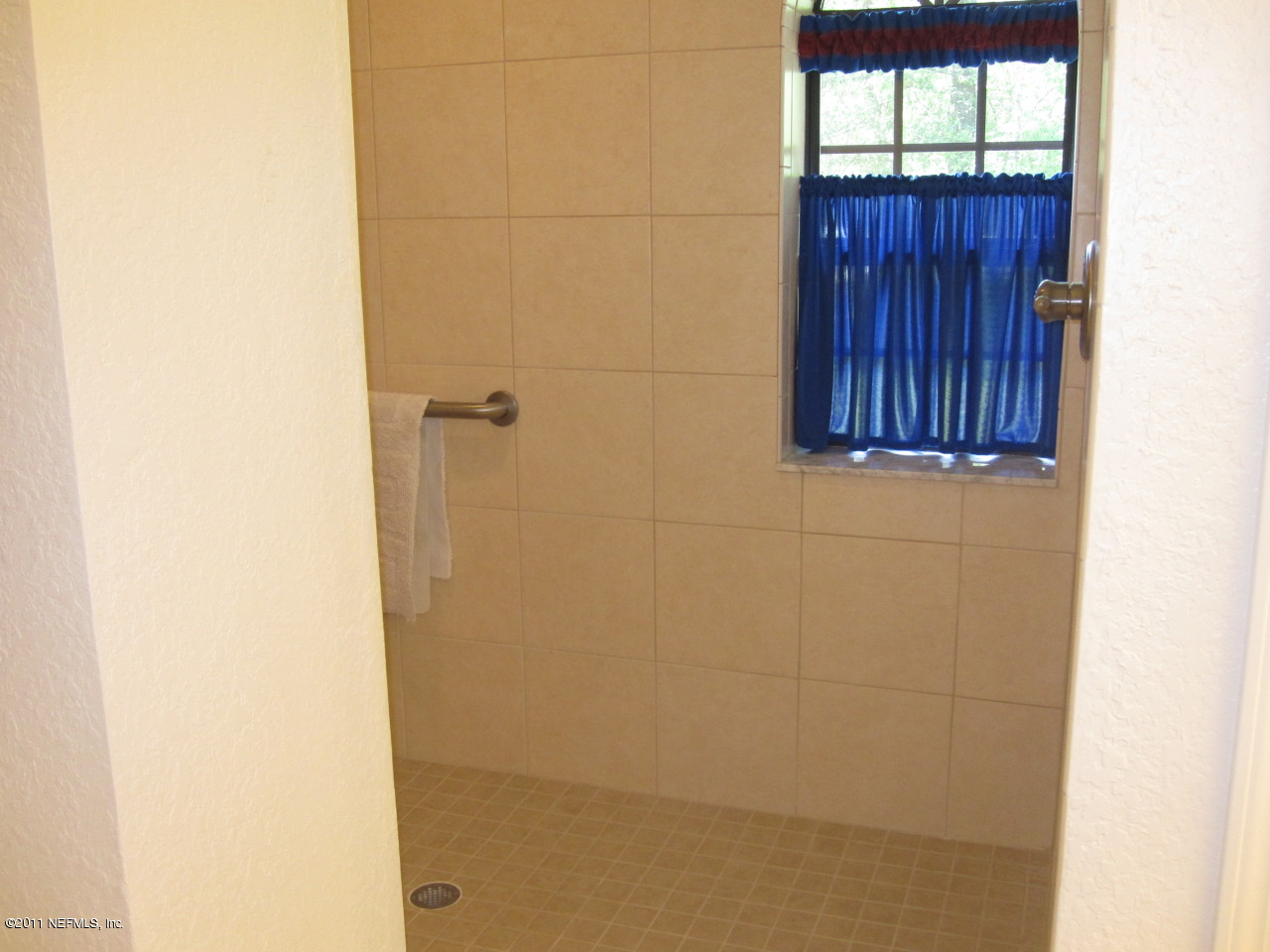 12589 Knotah Road Jacksonville, FL 32258 - Photo 8 of 25 a bathroom with a window
