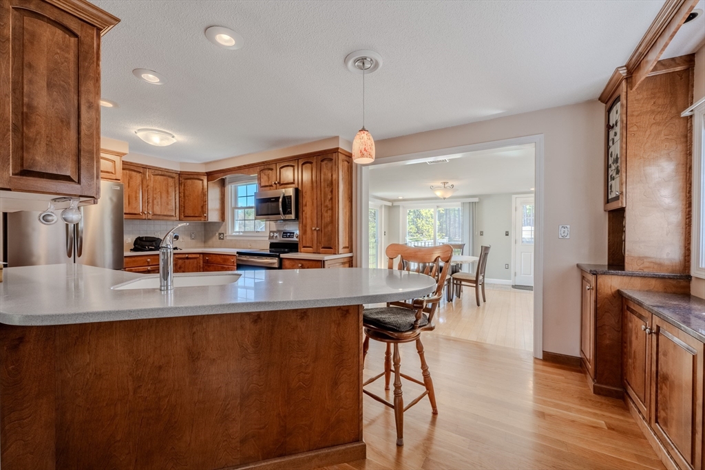 24 Worden Road Tyngsboro, MA 01879 - Photo 4 of 34